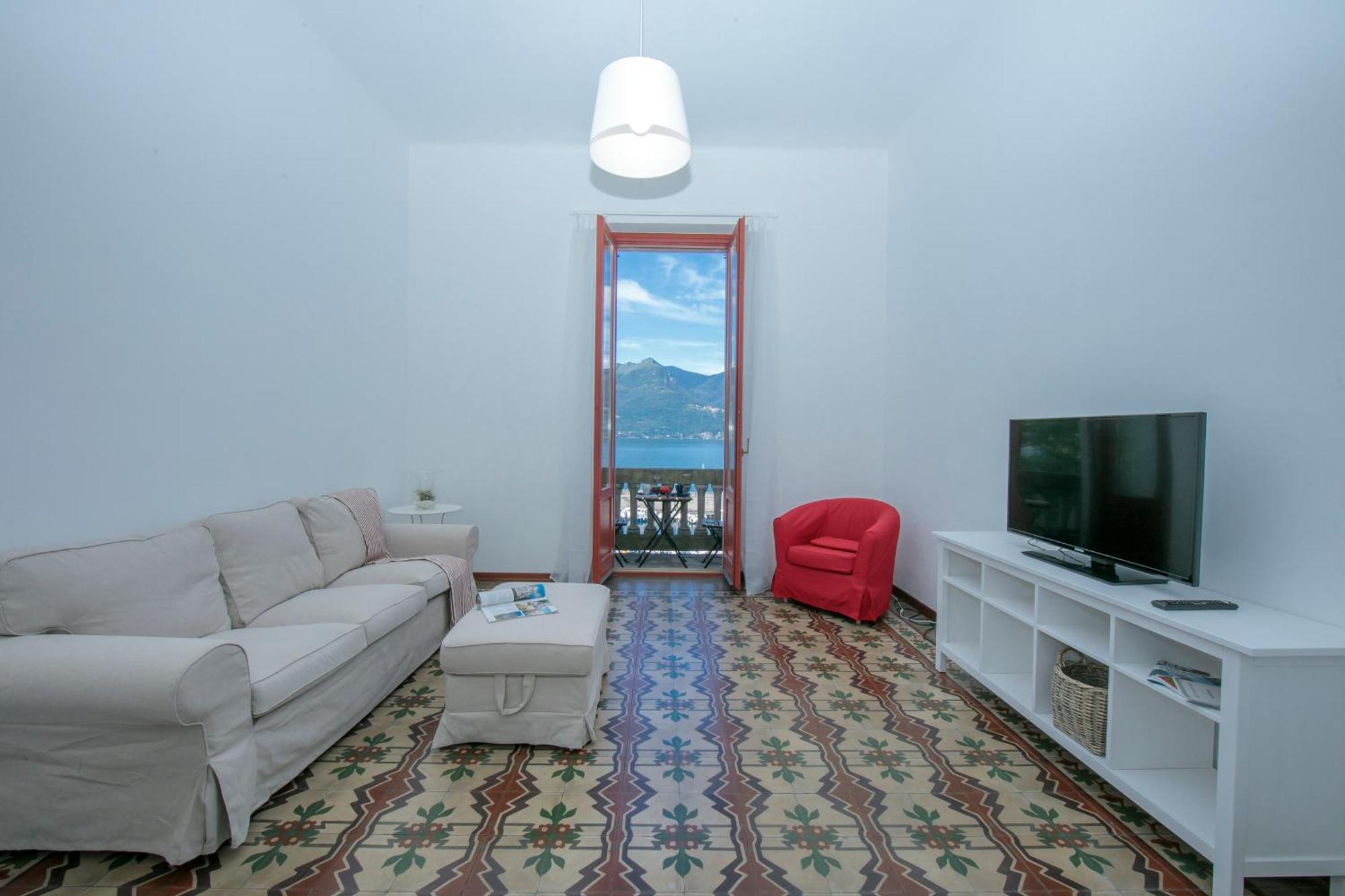 Residenza Oleandro Lake View Luino Center - Happy Rentals Екстер'єр фото