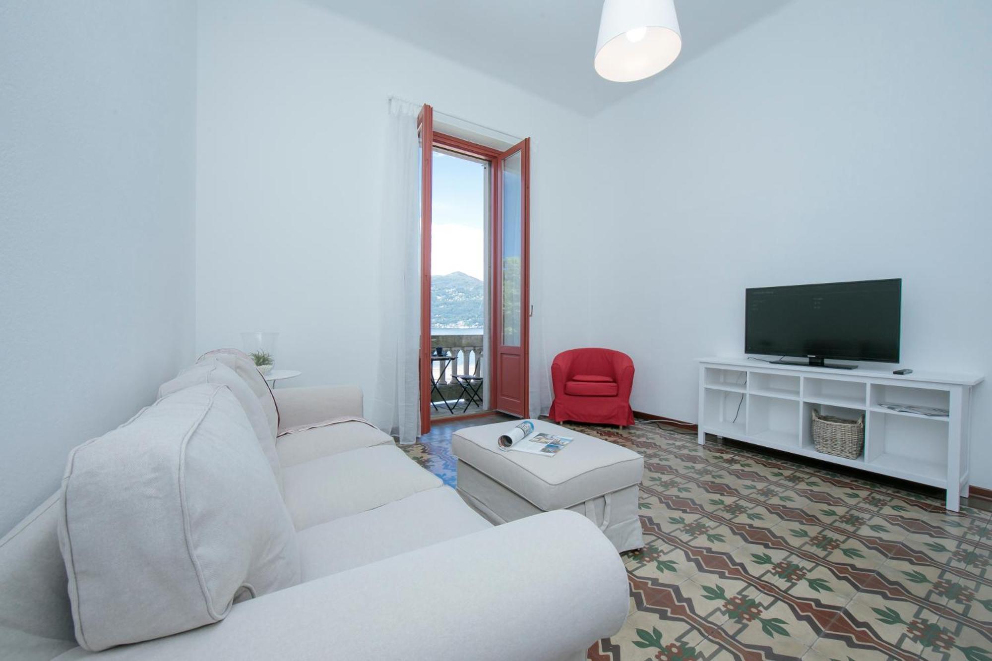 Residenza Oleandro Lake View Luino Center - Happy Rentals Екстер'єр фото